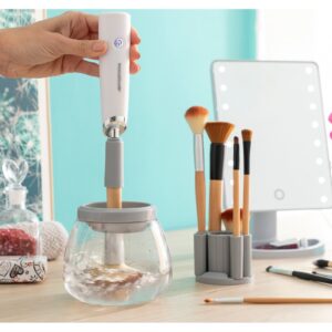 Dispozitiv de curatare cu uscator automat pentru pensule de machiaj